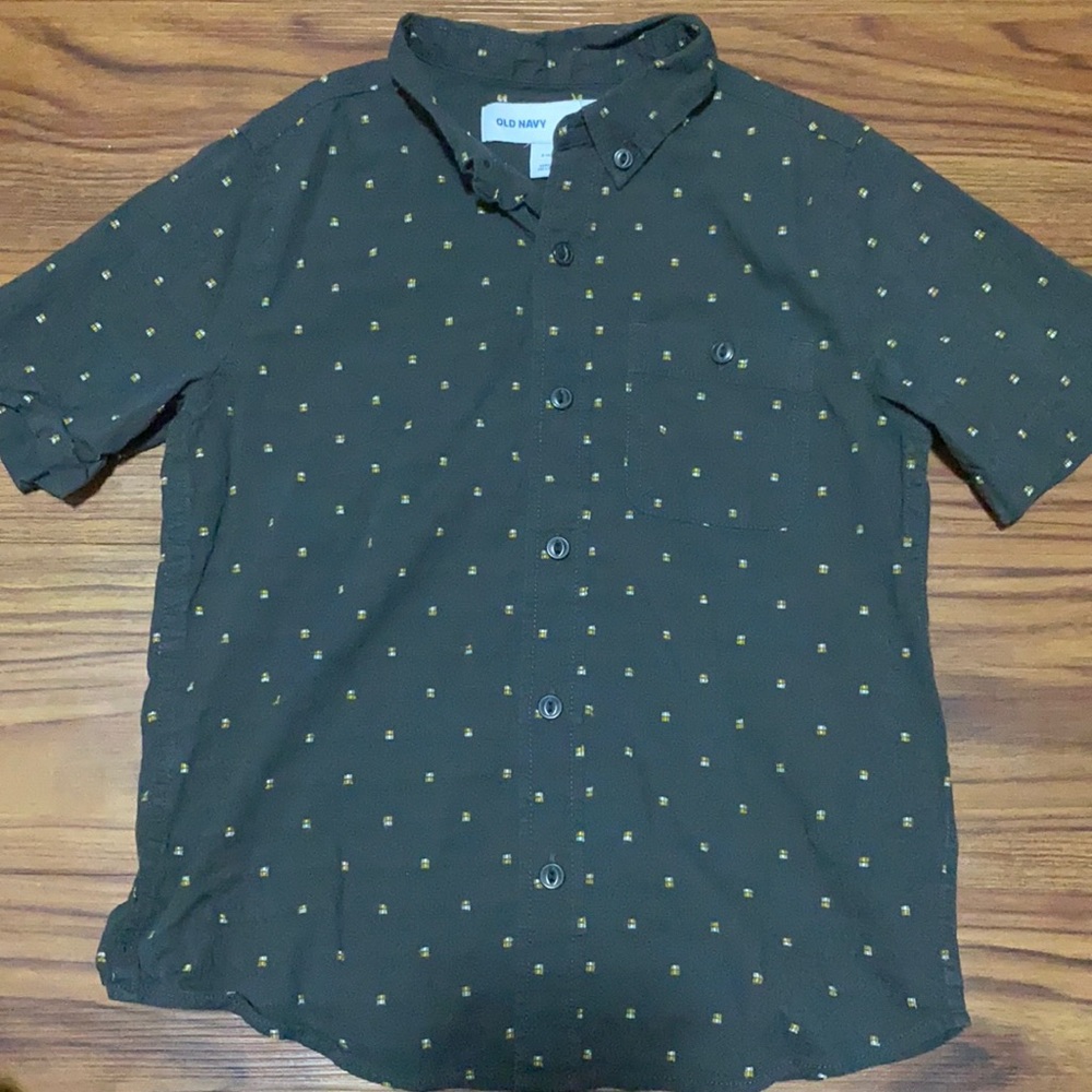 Short sleeve button down